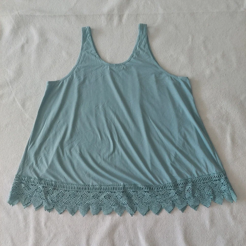 XiaoMaAnJi Sleeveless Lace Hem Top - NWOT